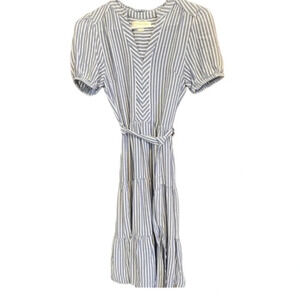 Monteau dress size small like new​ chambray lightweight and breathable so pretty